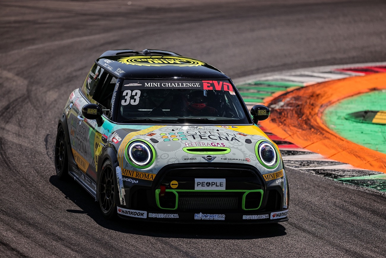 MINI Challenge–Round 3–Monza: Zanin e Silvestrini si prendono il Tempio della Velocità