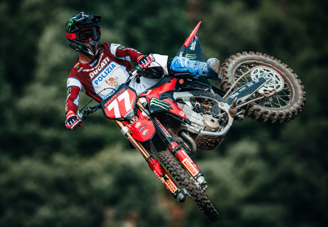 La Desmo450 MX vince il primo titolo di Ducati nel Motocross al debutto nel Campionato Italiano MX1 con Alessandro Lupino