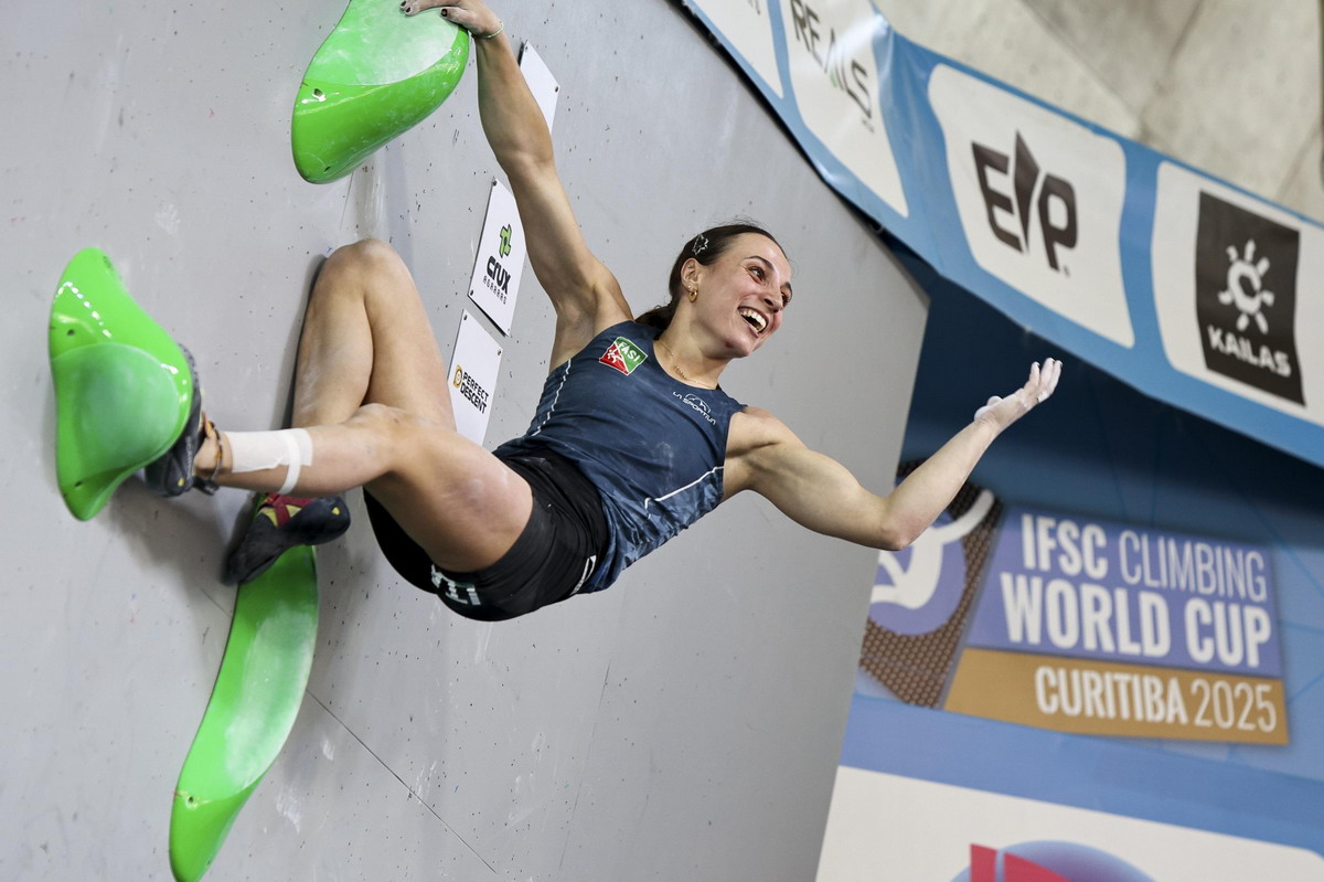 Arrampicata, Coppa del Mondo Boulder, una bandiera tricolore sale sul terzo gradino del podio