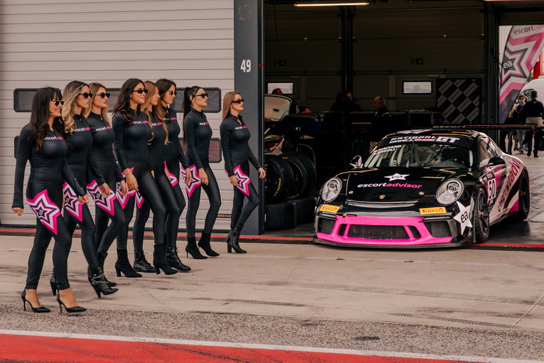Risitano ed Ercoli sfiorano il podio a Misano: la Porsche GT Escort Advisor conquista pubblico e paddock